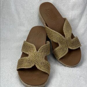 Skechers Women's Gold and Tan Sandals